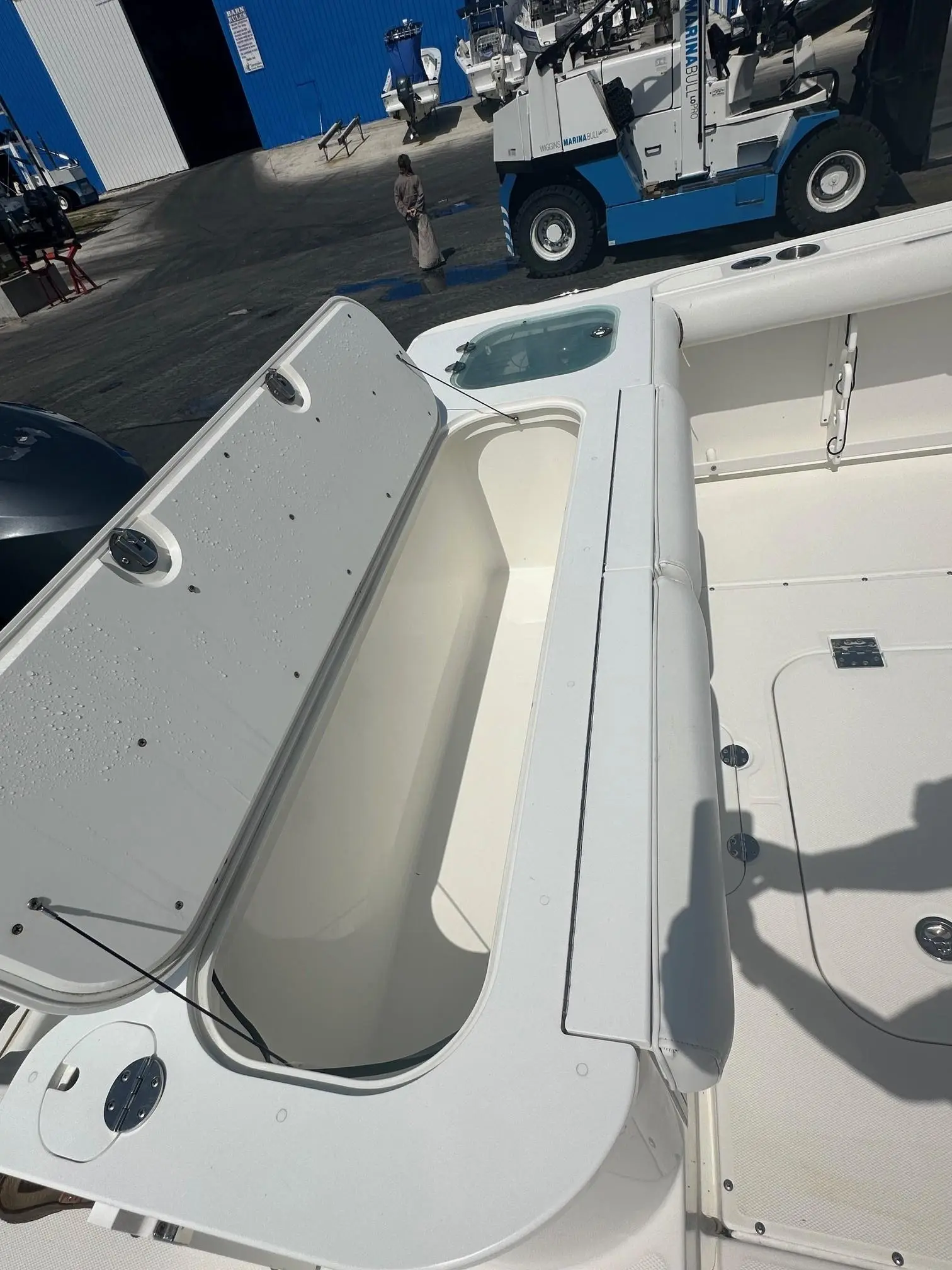 2008 Everglades Boats 320 cc