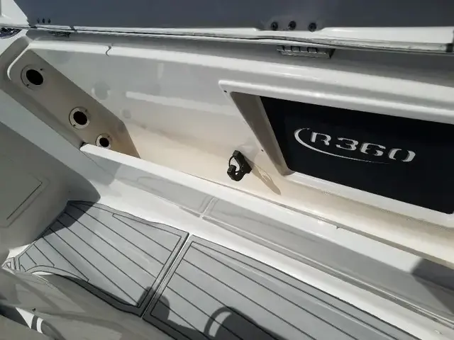 Robalo R360