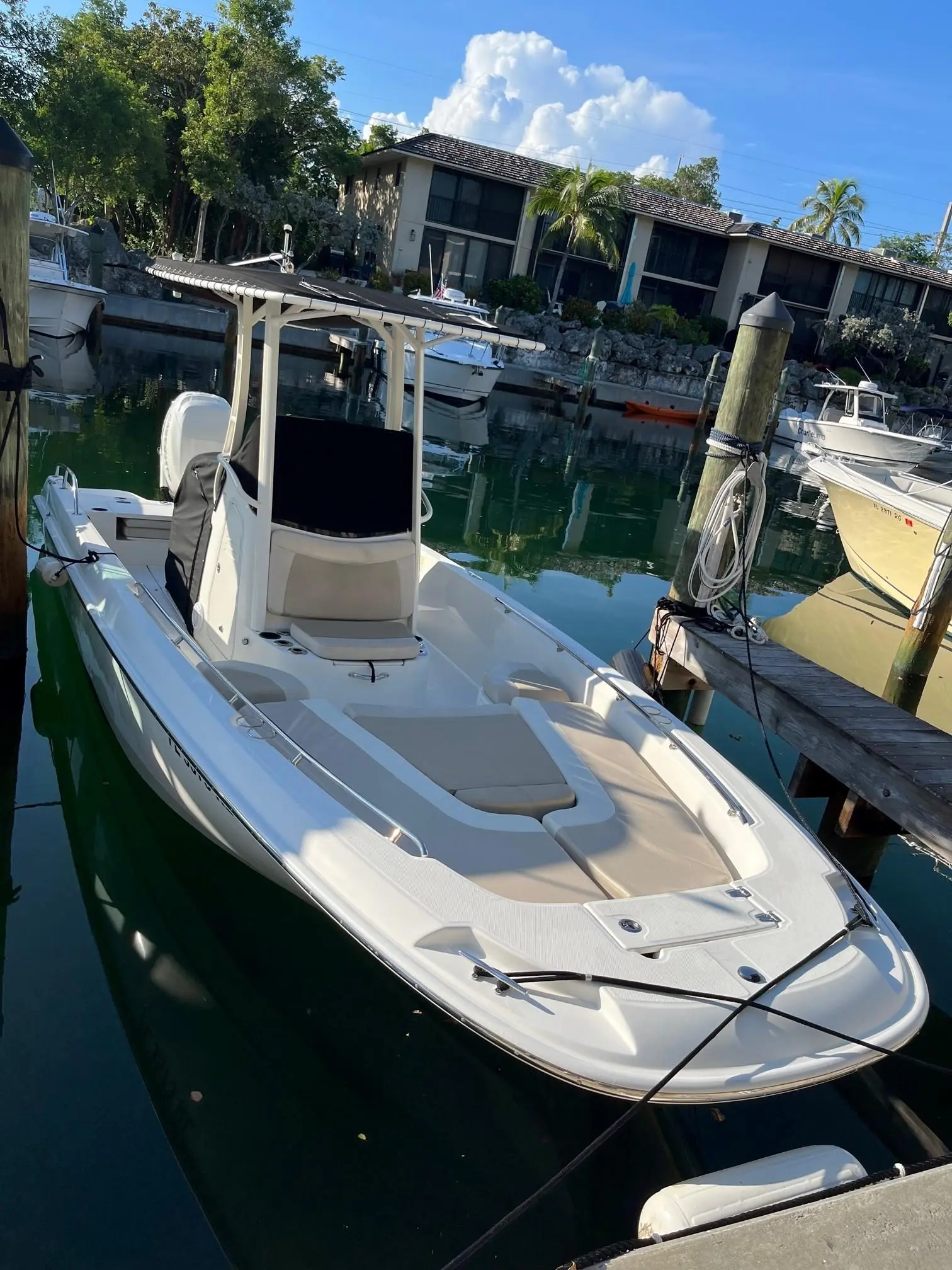 2017 Boston Whaler 240 dauntless