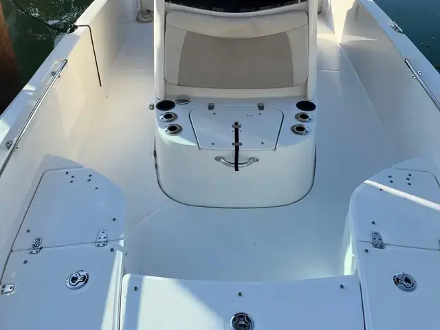 Boston Whaler 240 Dauntless