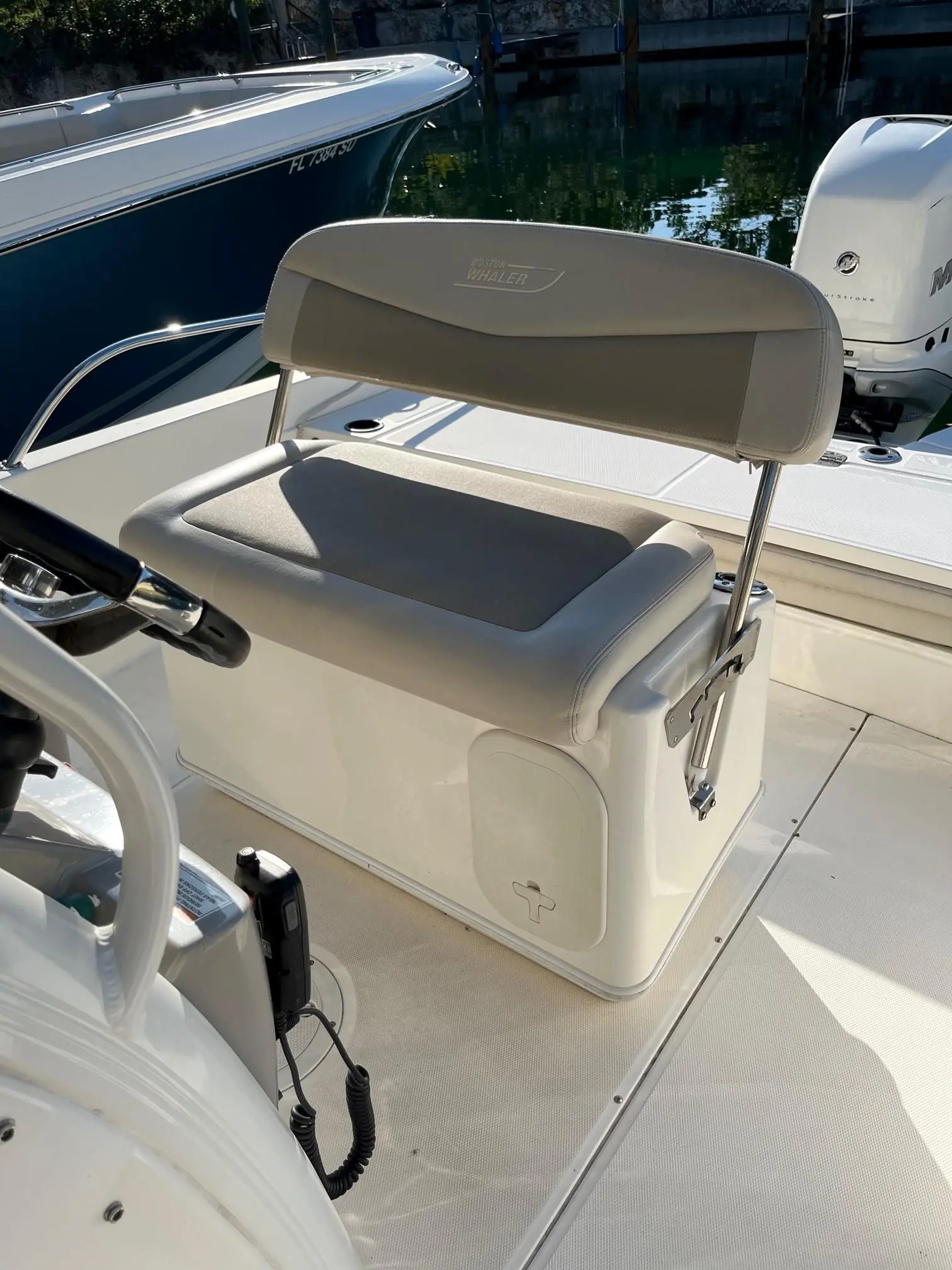 2017 Boston Whaler 240 dauntless