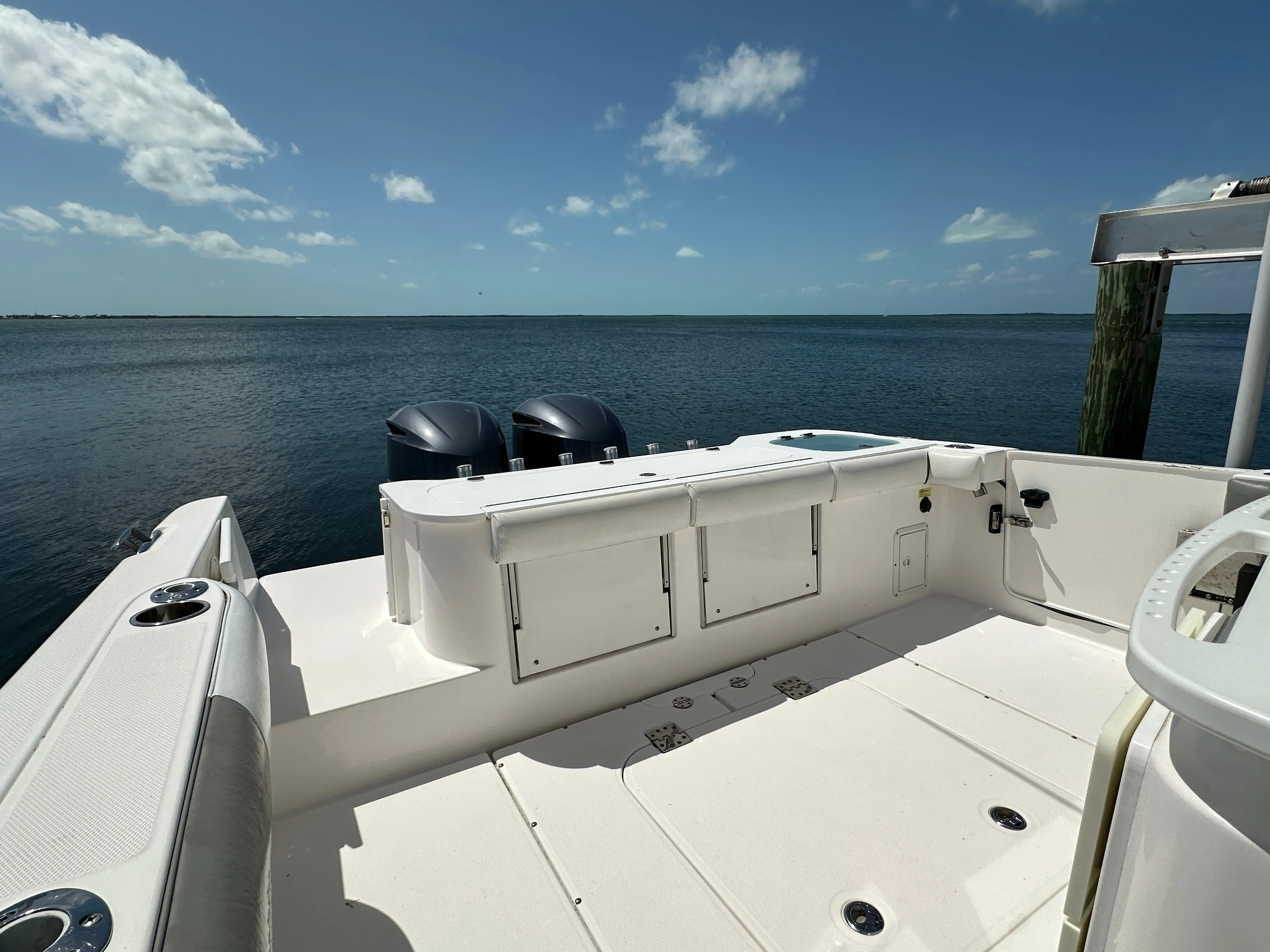 2015 Everglades Boats 325 cc