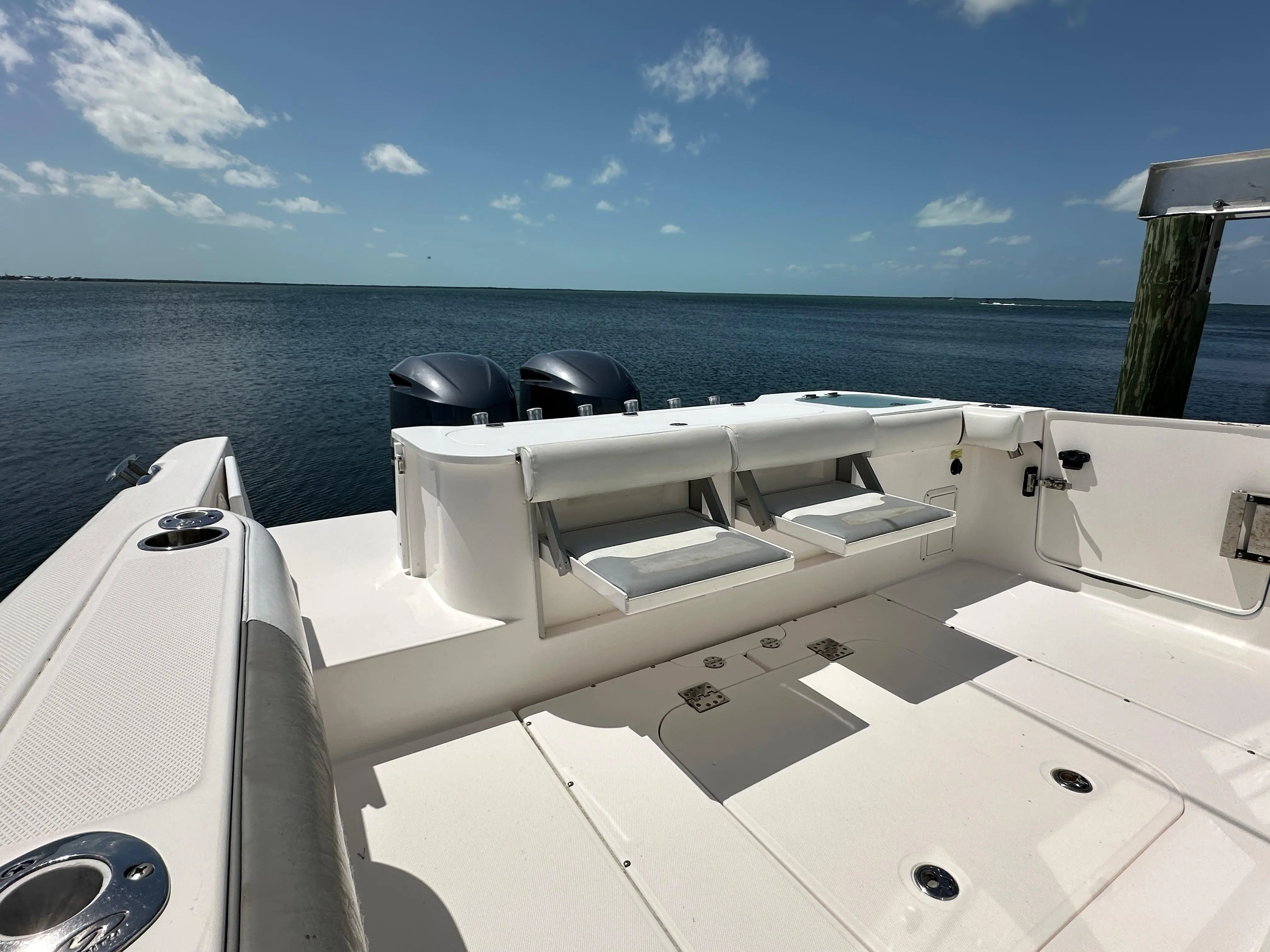 2015 Everglades Boats 325 cc