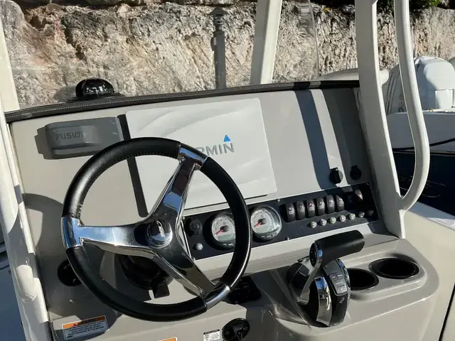 Boston Whaler 240 Dauntless