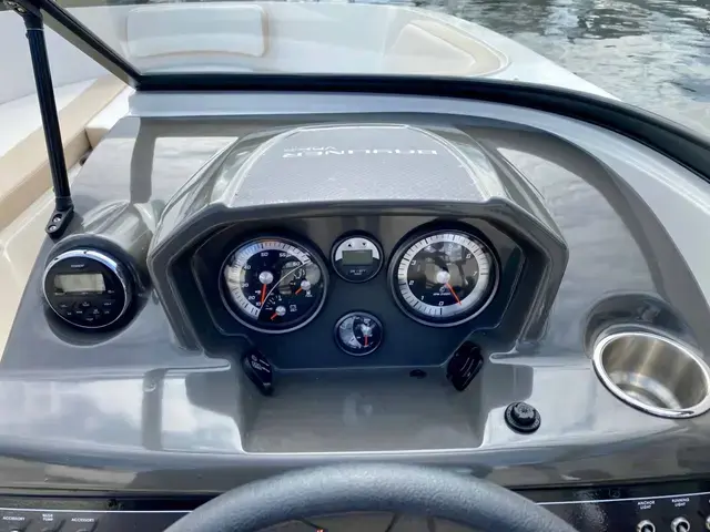 Bayliner Vr6