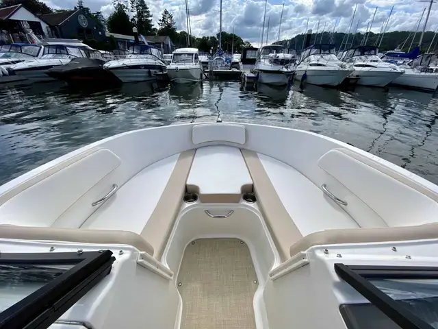 Bayliner Vr6