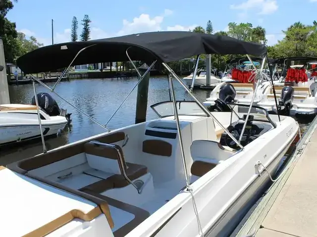 Bayliner Vr6