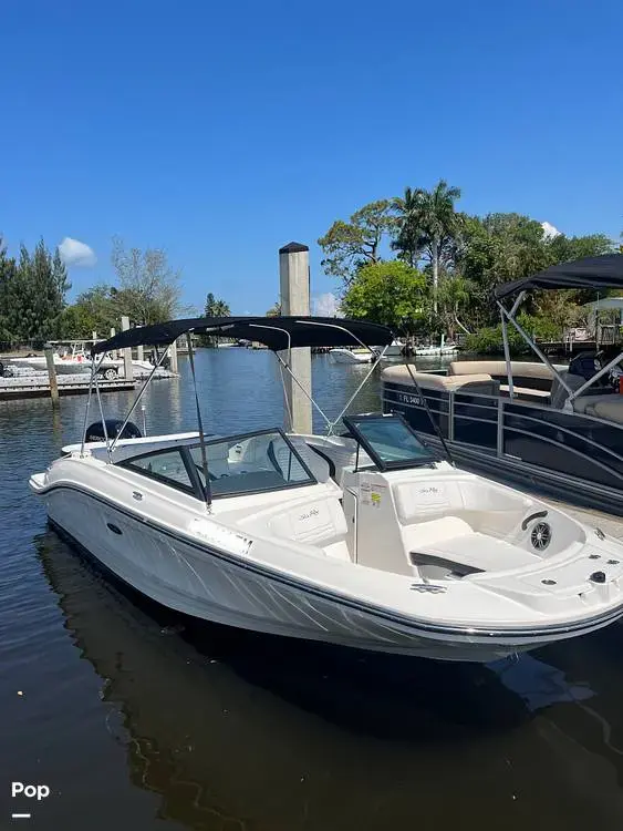 2023 Sea Ray 210 spx