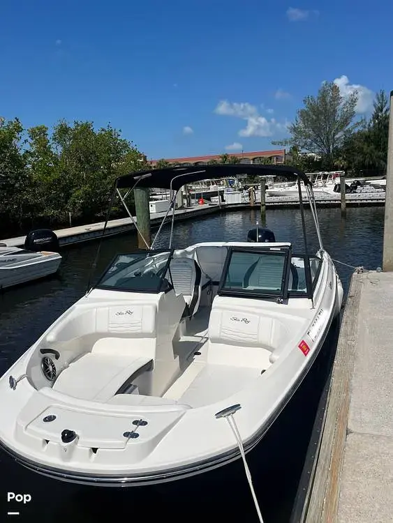 2023 Sea Ray 210 spx