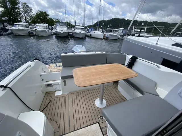 Beneteau Antares 7