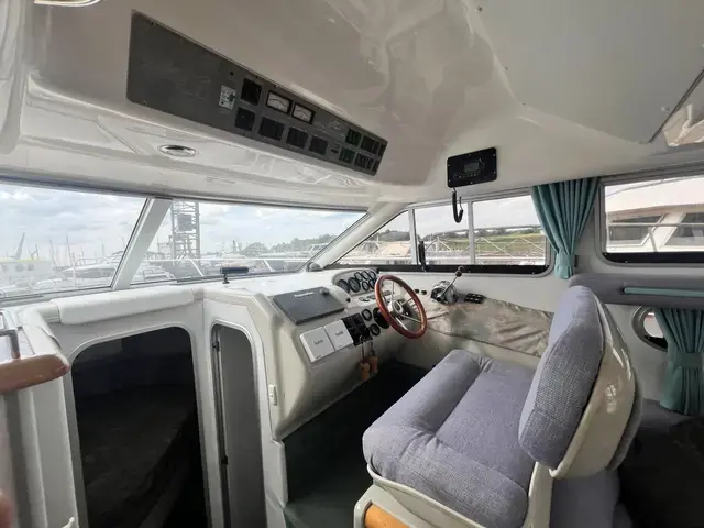 Sealine 330 Statesman