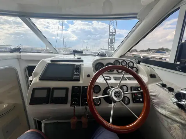 Sealine 330 Statesman