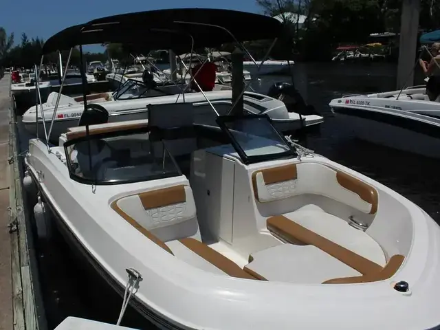 Bayliner Vr6