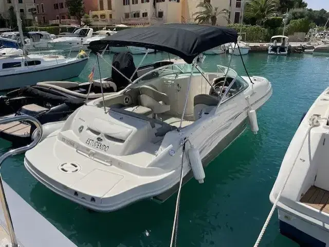 Sea Ray 220 Sundeck Bowrider