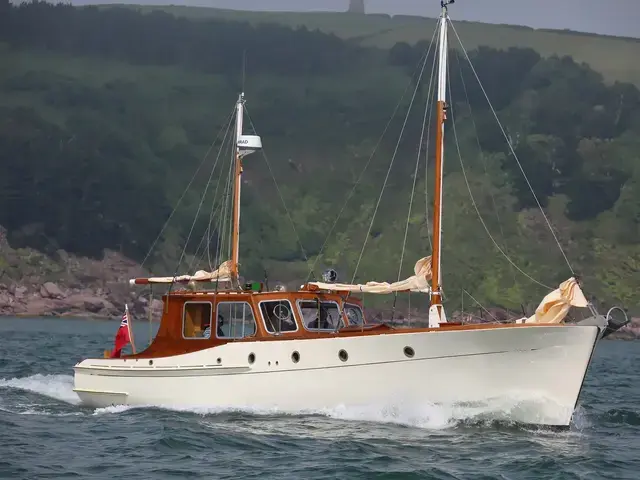 Classic Fred Parker Motor Yacht