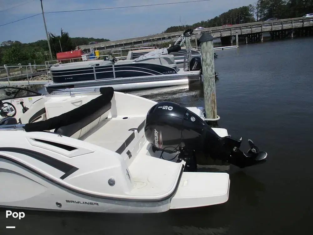 2021 Bayliner dx 2200