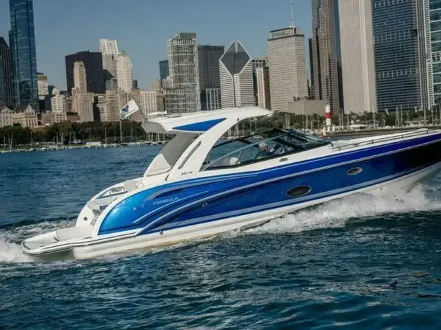 Formula 350 Crossover Bowrider