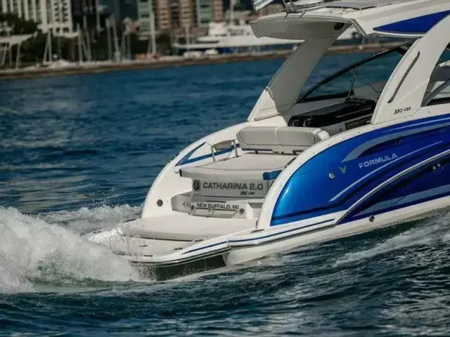 Formula 350 Crossover Bowrider