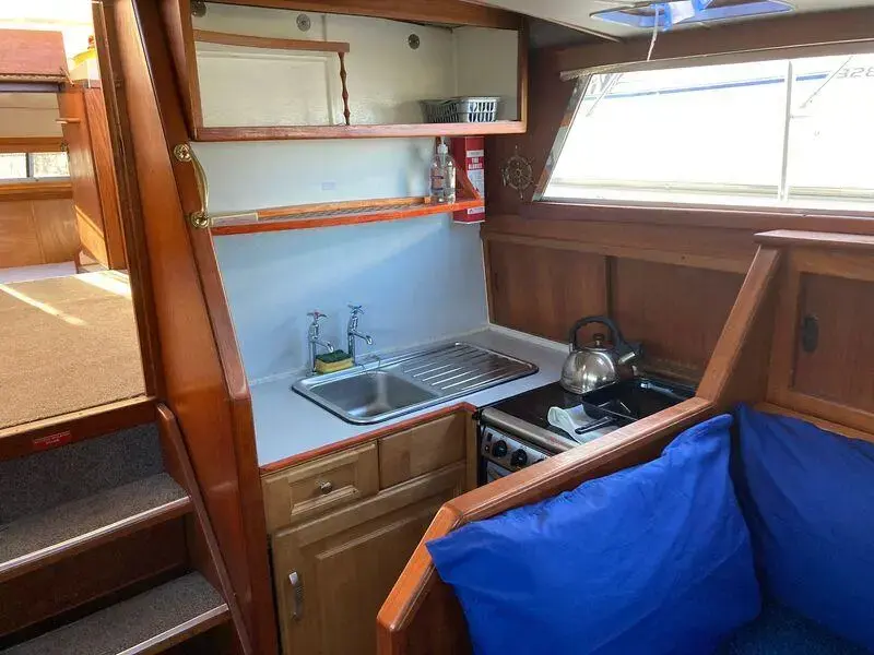 1976 Birchwood 33 cruiser - boat