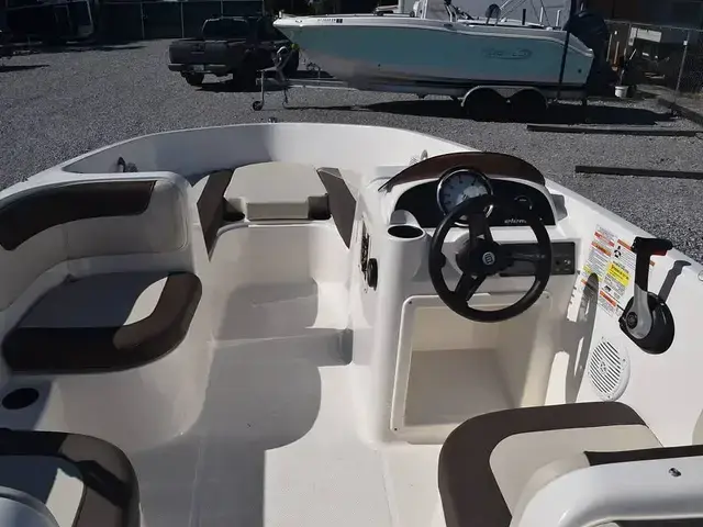 Bayliner Element E18