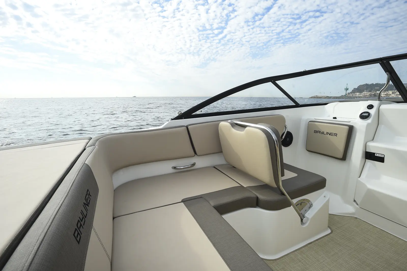 2023 Bayliner vr5 cuddy