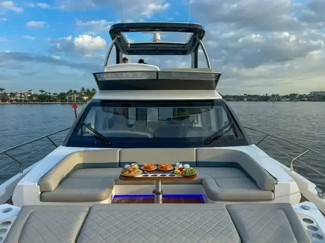 Fairline Squadron 68