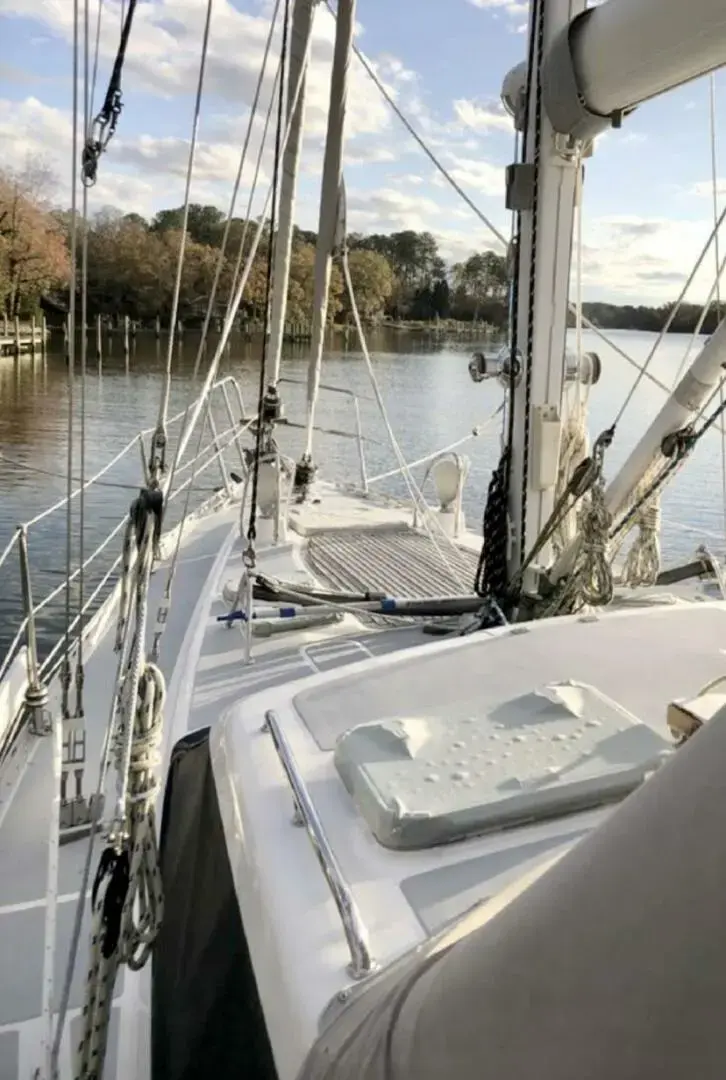 1999 Contessa 44 as