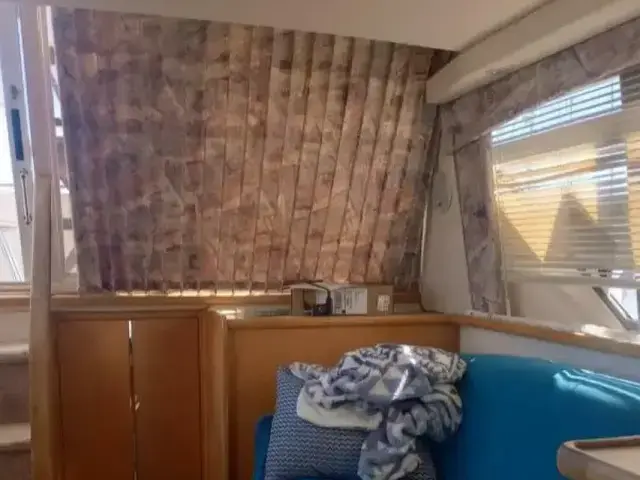 Carver 33 Aft Cabin