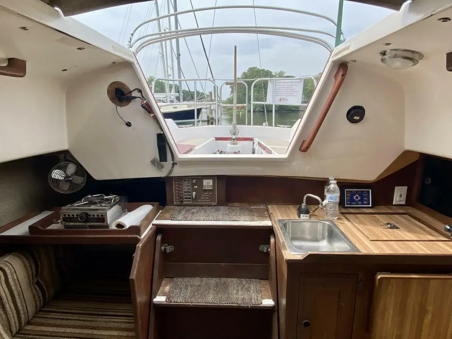 1982 Cal Yachts 25