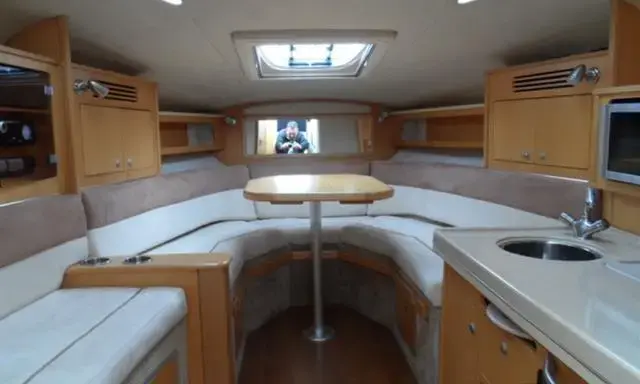 2010 Sea Ray sundancer 305