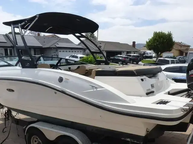 Sea Ray 210 SPX