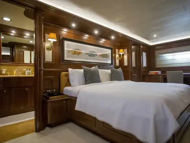 Custom Line Navetta 30