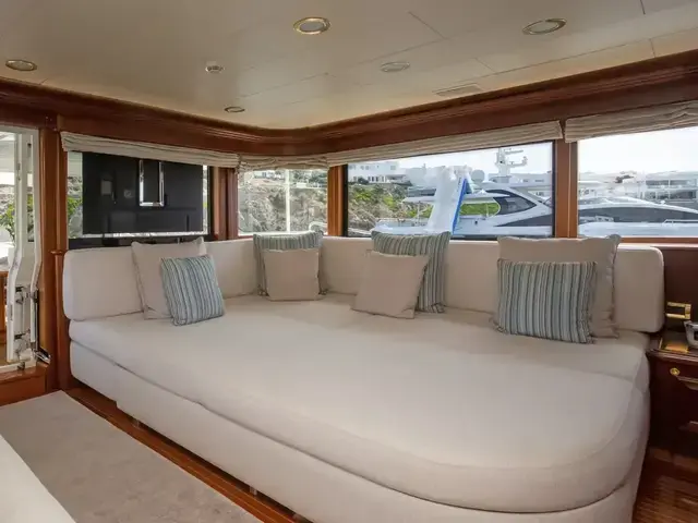 Custom Line Navetta 30