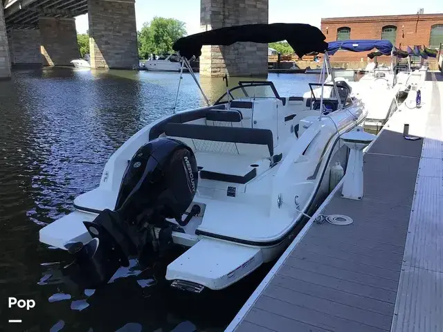 Bayliner DX 2200