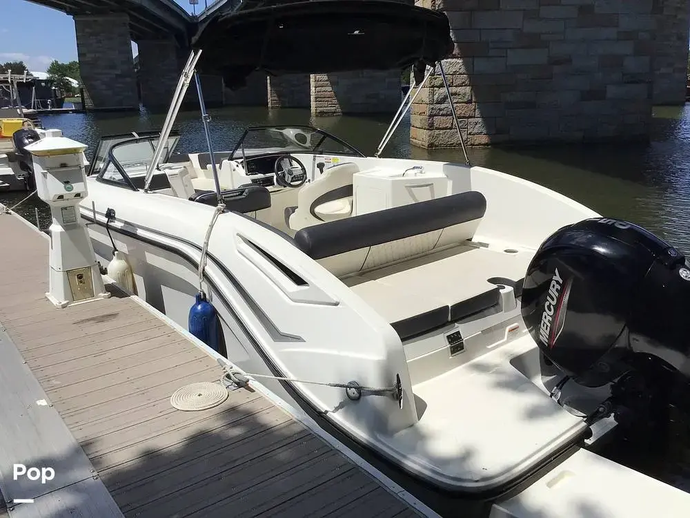 2022 Bayliner dx 2200