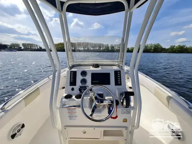 Robalo R222 Cc