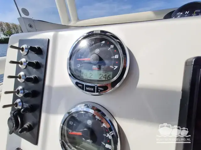 Robalo R222 Cc