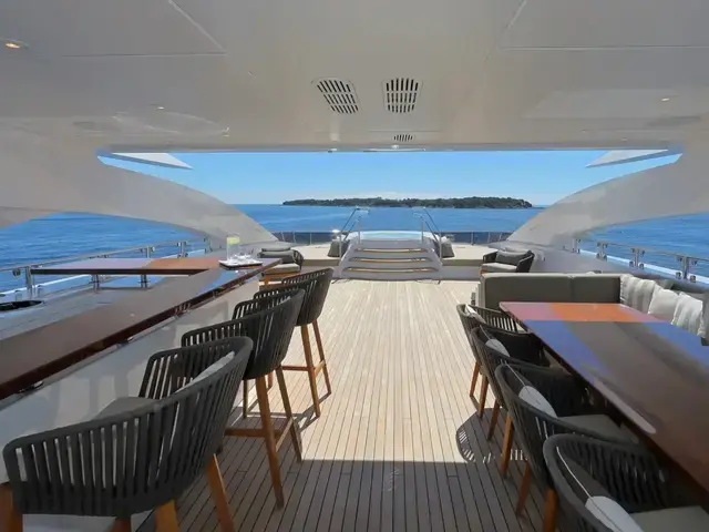 Heesen 5000 Semi-DIsplacement