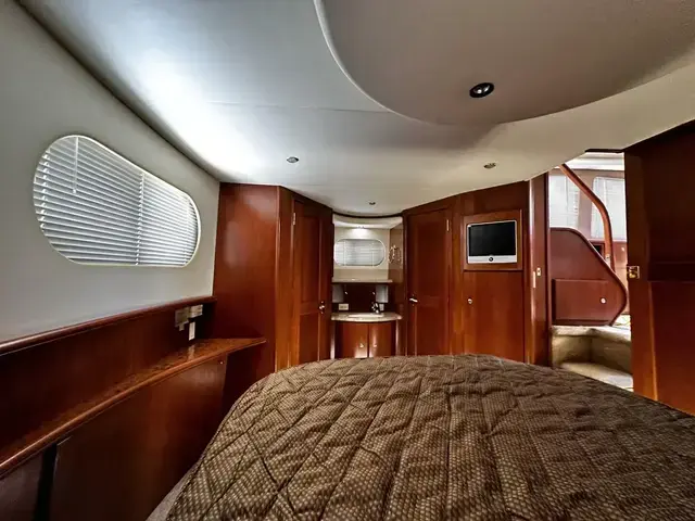 Silverton 43 Aft Cabin