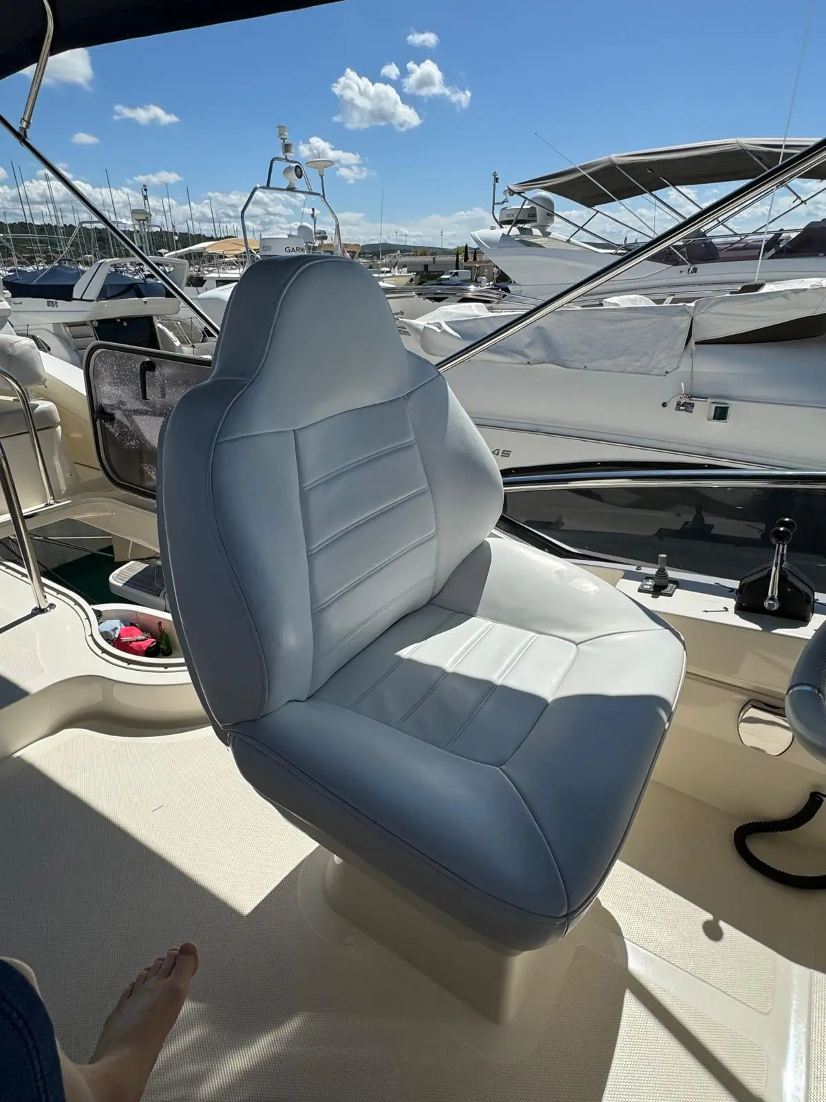 2010 Azimut 47 flybridge