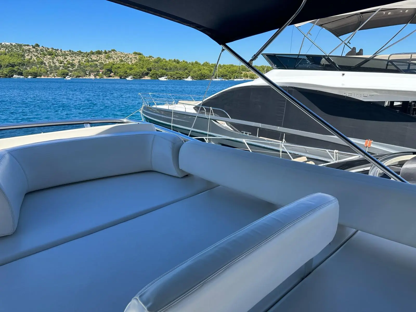 2010 Azimut 47 flybridge