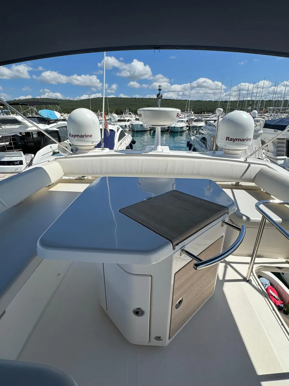 2010 Azimut 47 flybridge