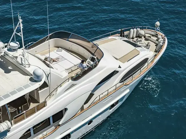 Benetti Legend 85