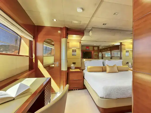 Benetti Legend 85