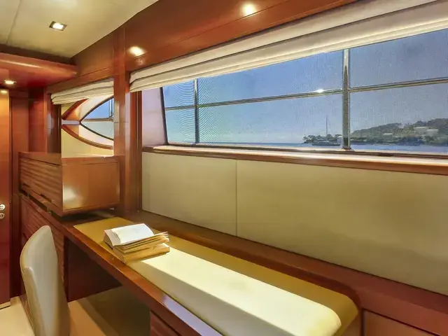 Benetti Legend 85