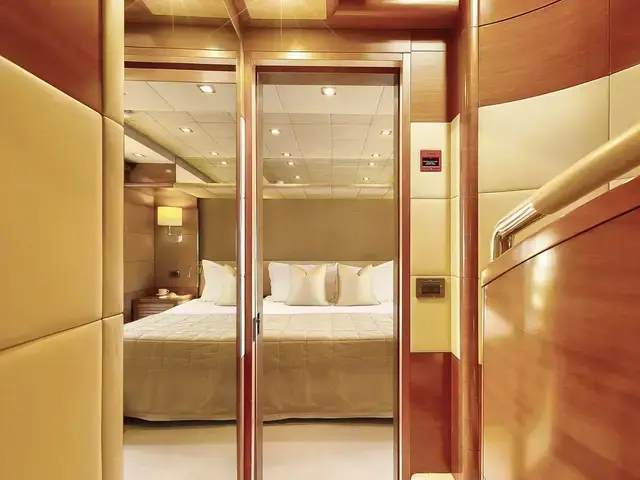 Benetti Legend 85