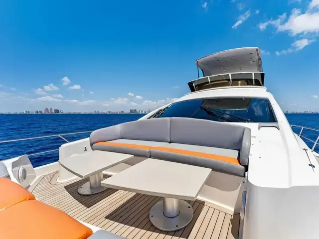 Lazzara Yachts 64