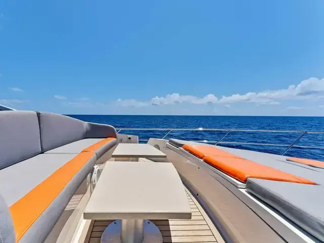 Lazzara Yachts 64