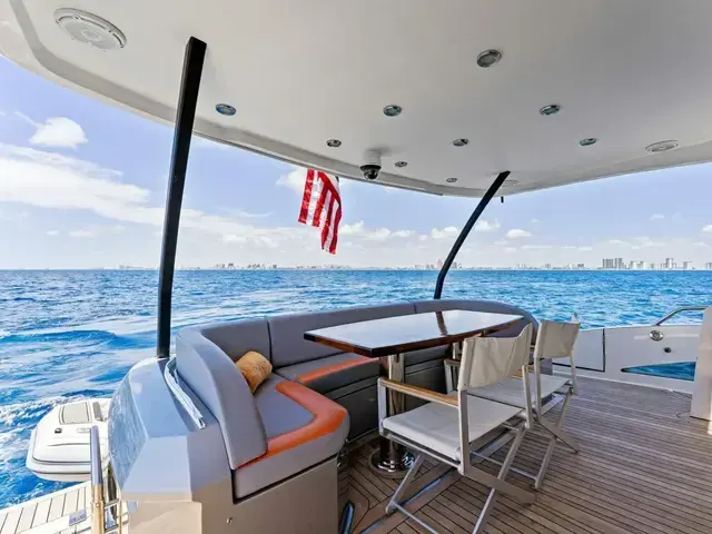 Lazzara Yachts 64