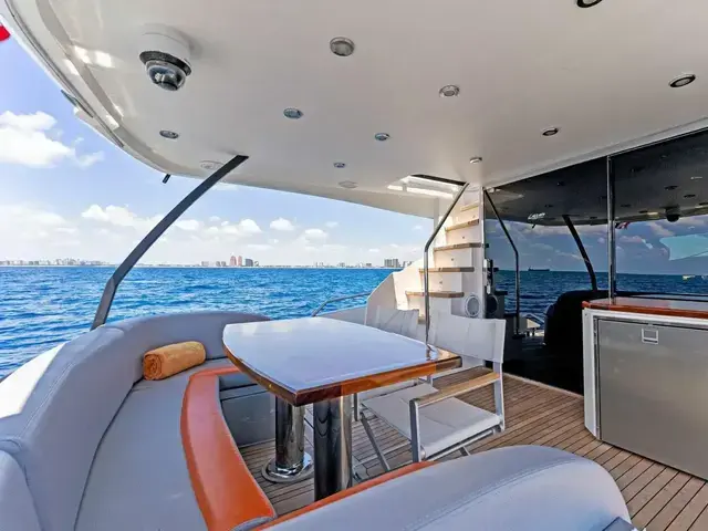 Lazzara Yachts 64